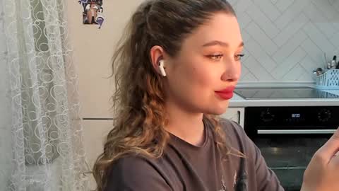 Snapshot of kylieblond chatting on January 3, 9:57 pm Din online show from January 3, 9:57 pm