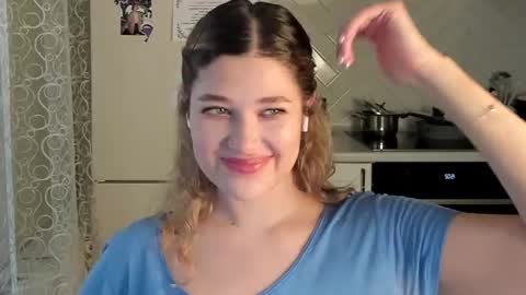 Snapshot of kylieblond chatting on February 15, 12:01 pm Din online show from February 15, 12:01 pm