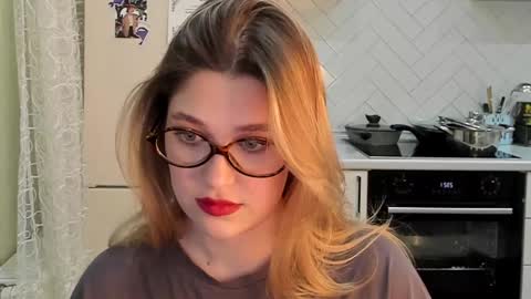 Snapshot of kylieblond chatting on February 27, 8:20 pm Din online show from February 27, 8:20 pm