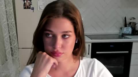 Snapshot of kylieblond chatting on October 10, 8:30 pm Din online show from October 10, 8:30 pm