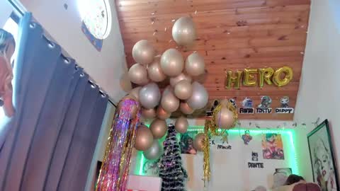   online show from December 8, 10:03 pm