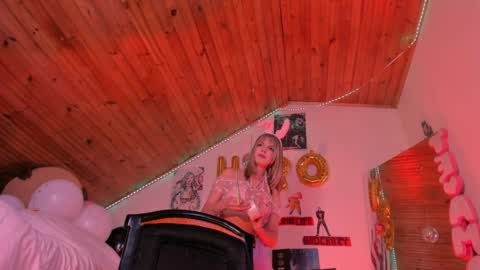   online show from April 3, 11:14 pm