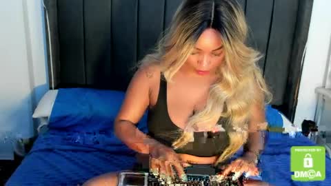 kylie white boobs online show from April 7, 10:20 pm