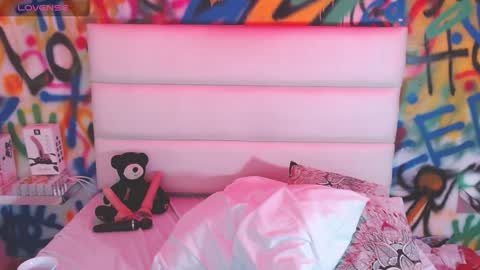 Kylie online show from February 4, 6:17 pm