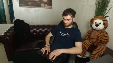 KyloEast online show from May 13, 4:43 am