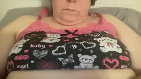 Snapshot of kylorencat chatting on December 25, 1:20 am KYLO online show from December 25, 1:20 am