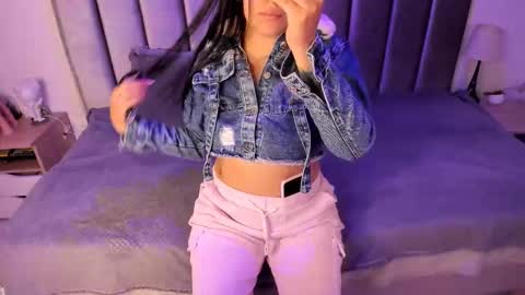 Emily  Laila  online show from December 1, 11:37 am