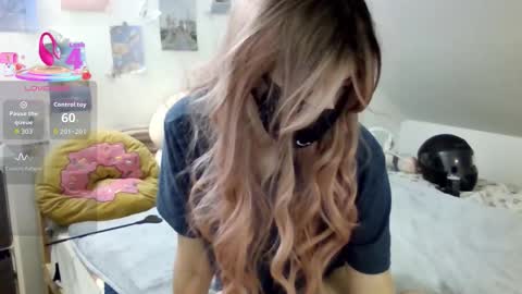 Snapshot of kyrawildofficial chatting on September 22, 10:34 pm Kyra Wild online show from September 22, 10:34 pm