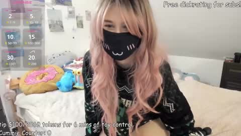 Snapshot of kyrawildofficial chatting on October 23, 4:45 am Kyra Wild online show from October 23, 4:45 am