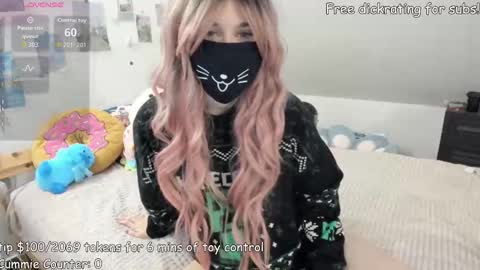 Snapshot of kyrawildofficial chatting on October 25, 5:15 am Kyra Wild online show from October 25, 5:15 am