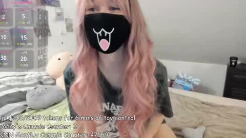 Snapshot of kyrawildofficial chatting on November 22, 12:31 am Kyra Wild online show from November 22, 12:31 am