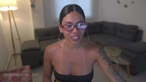 schedule 300 pm - 1100pm colombia time online show from September 17, 10:44 pm