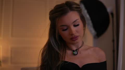 Kyssa online show from May 7, 6:35 pm
