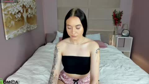 Snapshot of l1llian_lee chatting on February 26, 9:08 am lilia online show from February 26, 9:08 am