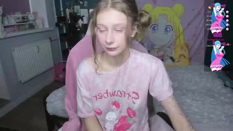 Snapshot of l1ttlekiki chatting on October 2, 1:07 pm Sara online show from October 2, 1:07 pm