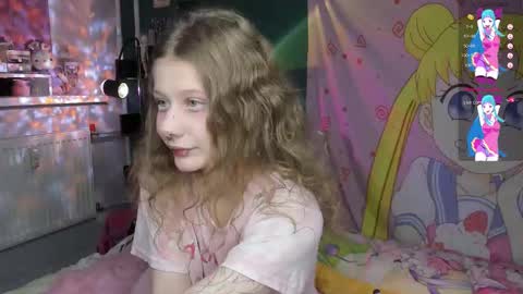 Snapshot of l1ttlekiki chatting on October 7, 2:47 pm Sara online show from October 7, 2:47 pm