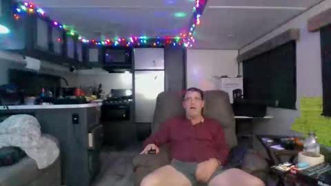 l8tniter online show from December 15, 4:39 am