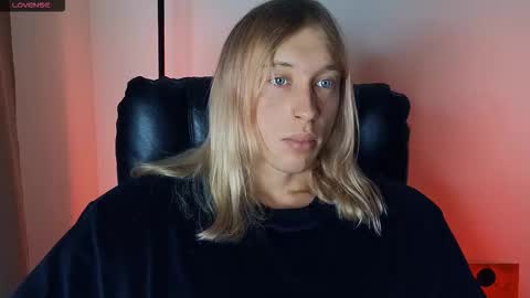 Snapshot of l_adonis_l chatting on February 22, 6:13 am Adonis online show from February 22, 6:13 am