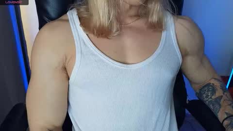 Snapshot of l_adonis_l chatting on February 25, 8:46 am Adonis online show from February 25, 8:46 am