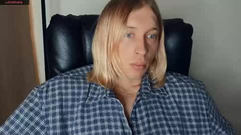 Snapshot of l_adonis_l chatting on April 10, 7:24 am Adonis online show from April 10, 7:24 am