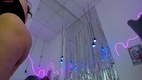 Melanie online show from November 30, 8:46 pm