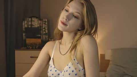 Snapshot of la_belle_ chatting on February 5, 3:55 am Alice online show from February 5, 3:55 am