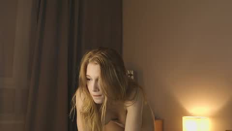 Snapshot of la_belle_ chatting on February 5, 4:00 pm Alice online show from February 5, 4:00 pm