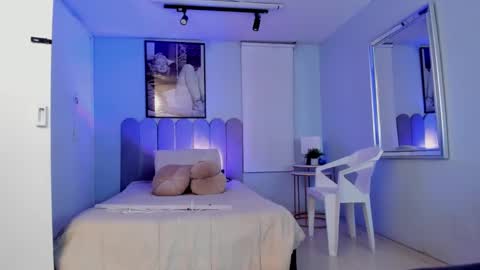 Cris  online show from February 25, 11:30 am