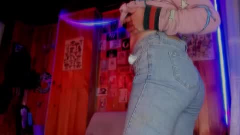 Snapshot of laary_lily chatting on February 14, 2:28 am Laary Lily online show from February 14, 2:28 am