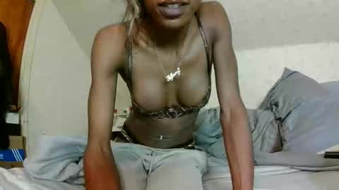 Snapshot of labellanicholexx chatting on January 12, 10:15 pm Bella online show from January 12, 10:15 pm