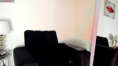 Snapshot of lace_victoria chatting on May 18, 12:29 am lace_victoria online show from May 18, 12:29 am