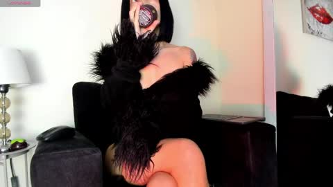 Snapshot of lace_victoria chatting on May 19, 2:07 am lace_victoria online show from May 19, 2:07 am