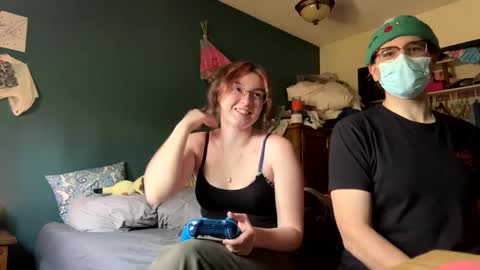 lacedinsin online show from September 8, 4:39 pm