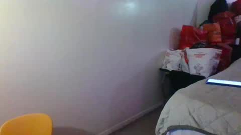 lachickadelbronx online show from February 20, 5:23 am