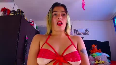 Snapshot of lacolombiana_bitch chatting on July 1, 8:30 pm Valentina online show from July 1, 8:30 pm
