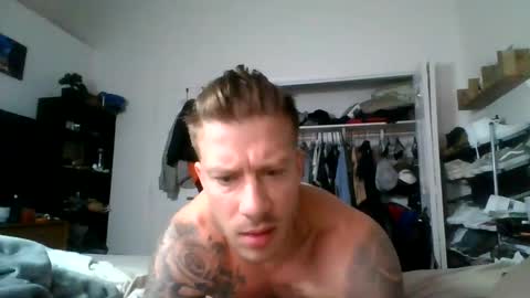 Snapshot of lacrioxcum18 chatting on March 6, 4:17 pm lacrioxcum18 online show from March 6, 4:17 pm