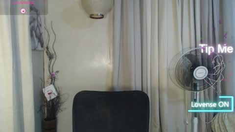 Snapshot of lady_bitxh chatting on April 28, 2:27 am gongx13 my IG online show from April 28, 2:27 am
