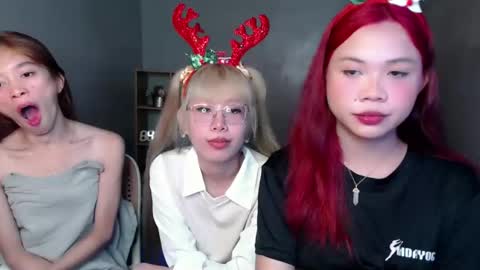 Snapshot of lady_galacticax chatting on December 27, 6:03 am online show from December 27, 6:03 am