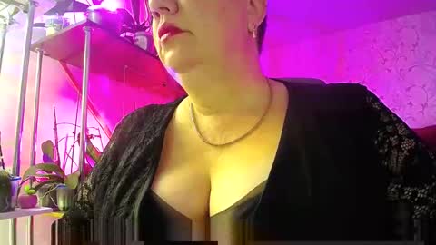 Snapshot of lady_gloria chatting on January 4, 1:21 pm Lady Gloria online show from January 4, 1:21 pm