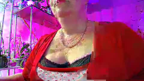 Snapshot of lady_gloria chatting on January 12, 7:00 am Lady Gloria online show from January 12, 7:00 am