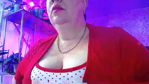 Snapshot of lady_gloria chatting on October 12, 5:06 am Lady Gloria online show from October 12, 5:06 am