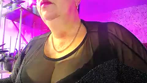 Snapshot of lady_gloria chatting on October 26, 5:35 am Lady Gloria online show from October 26, 5:35 am