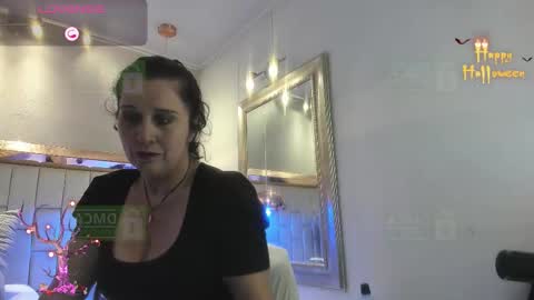 Snapshot of lady_hellen chatting on October 27, 8:57 pm online show from October 27, 8:57 pm