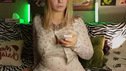 Snapshot of lady_lucky_love chatting on September 20, 11:33 am KENDALL NATHANPVT IS OPEN online show from September 20, 11:33 am