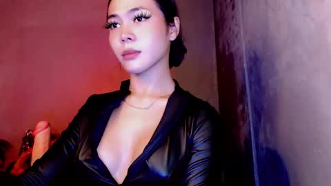 Ella online show from May 28, 5:10 pm