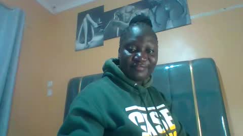lindah32 online show from May 8, 10:04 pm