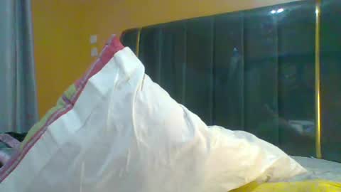lindah32 online show from July 11, 12:35 am