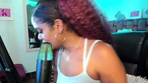 leidy daniela online show from December 18, 2:42 am