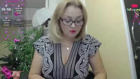 Snapshot of ladyjeen chatting on September 19, 3:13 pm  Lady Jeen    Back on Sunday 8th of December online show from September 19, 3:13 pm