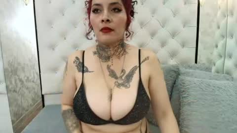 Snapshot of ladymiax chatting on July 9, 3:43 am LadyMiaX online show from July 9, 3:43 am